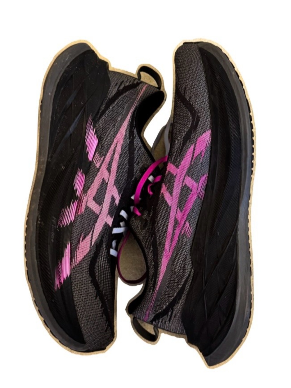 Asics Running Shoes Superblast 2 
Black with Magenta Men’s 11 Women’s 12.5